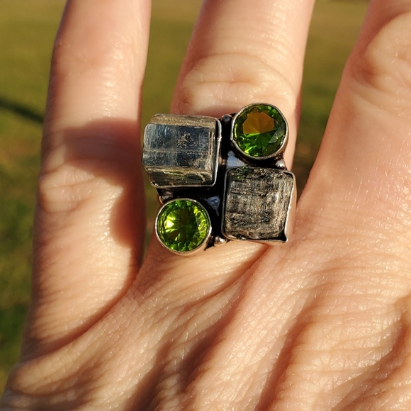 New Rough Kyanite & Peridot 925 Silver Ring. - Picture 16 of 16